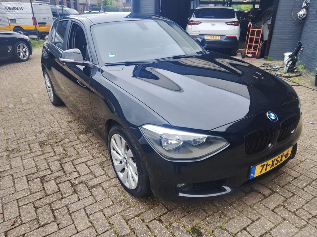 BMW 1-Serie 116I 100KW 5DR 2012 Zwart. 220 PK Stage 1, Auto's, BMW, 1-Serie, Zwart, 4 cilinders, Zwart