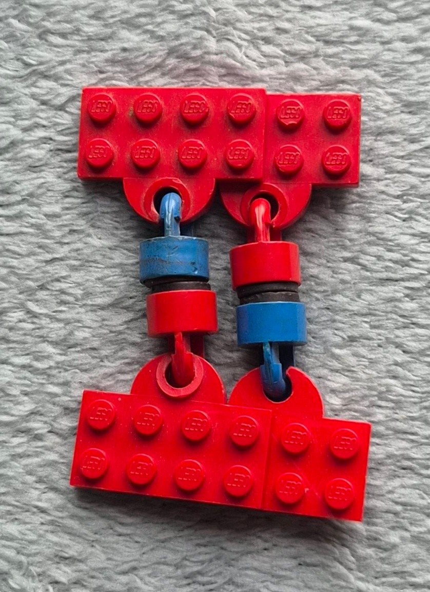 Lego trein locomotief - wagon Rood / Blauw magneten + plate., Kinderen en Baby's, Ophalen of Verzenden, Gebruikt, Losse stenen
