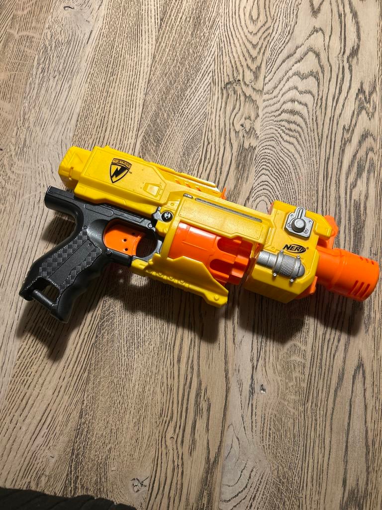 Nerf N-Strike Elite Strongarm Blaster, Kinderen en Baby's, Speelgoed | Buiten | Actiespeelgoed, Ophalen, Gebruikt