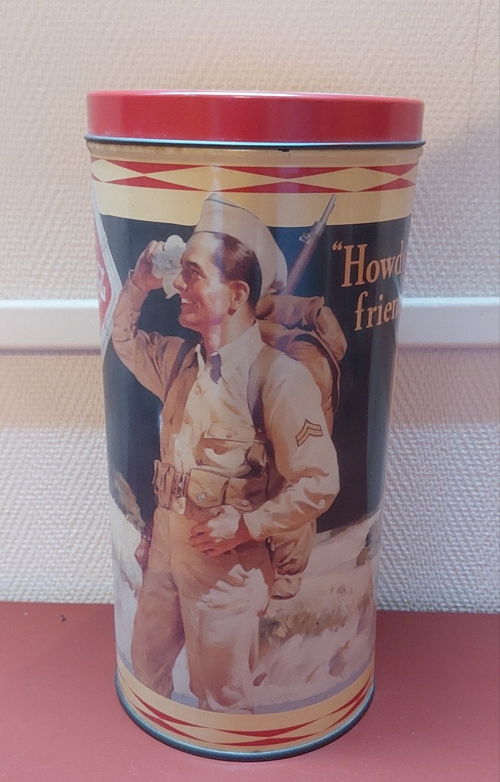 Vintage Cola blik met puzzel en folder "Herdenking 1945", Verzamelen, Verzenden, Gebruikt, Overige, Overige merken