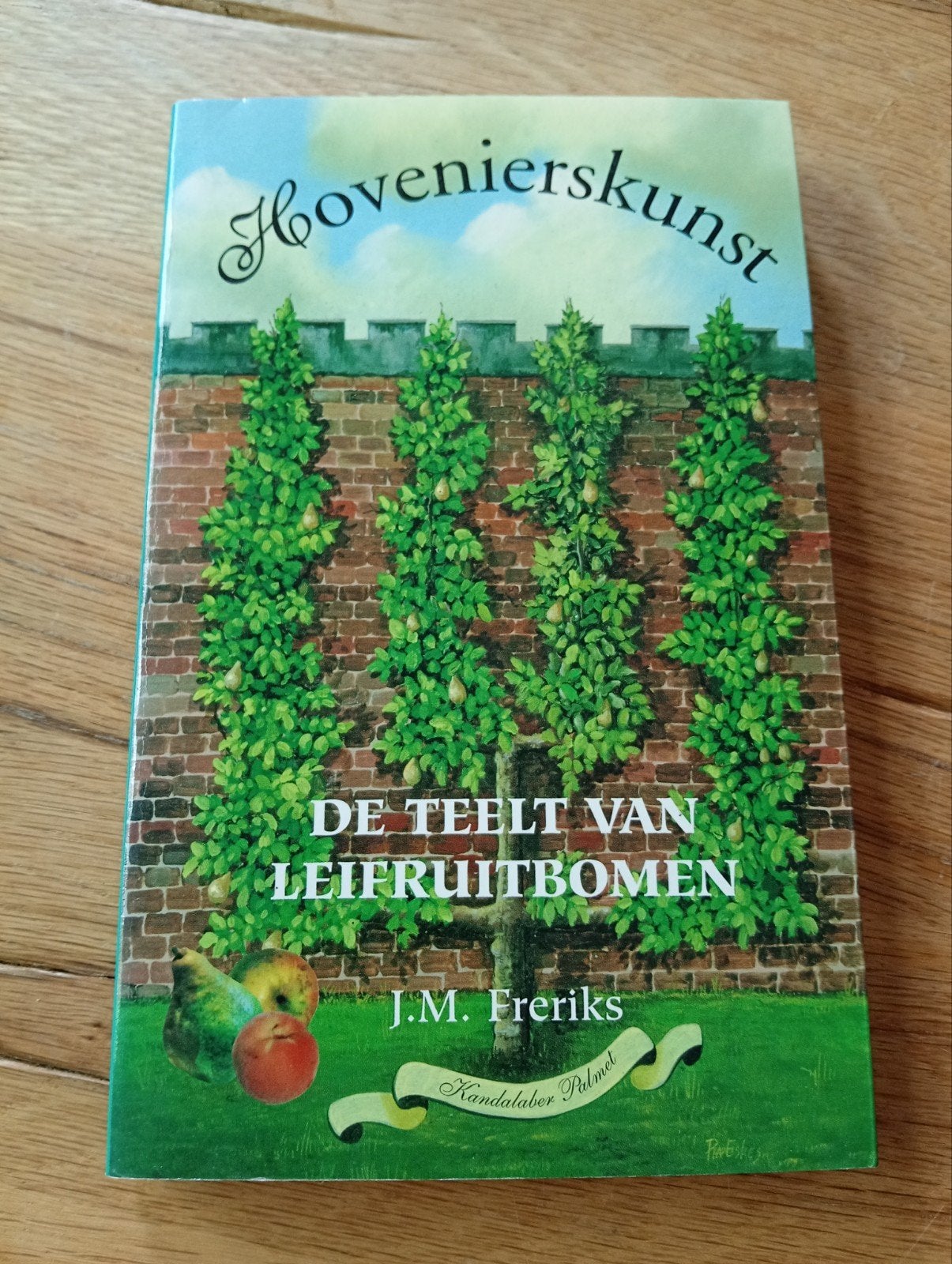 Hovenierskunst: De Teelt van Leifruitbomen - J.M. Freriks, Boeken, Wonen en Tuinieren, Gelezen, Ophalen of Verzenden, Tuinieren en Tuinplanten