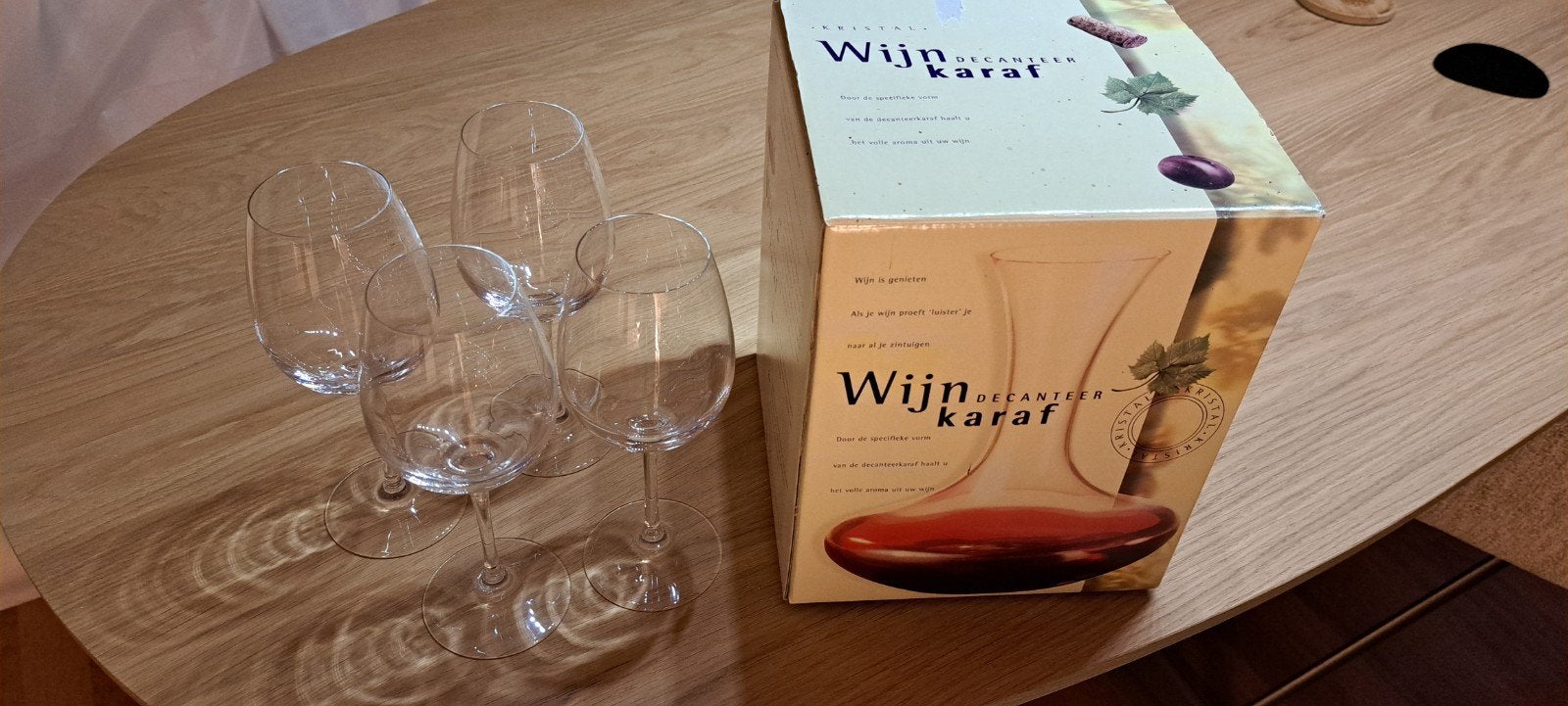 Kristallen wijnkaraf met 4 wijnglazen - Nieuw in doos, Glas of Glazen, Overige merken, Nieuw, Ophalen of Verzenden
