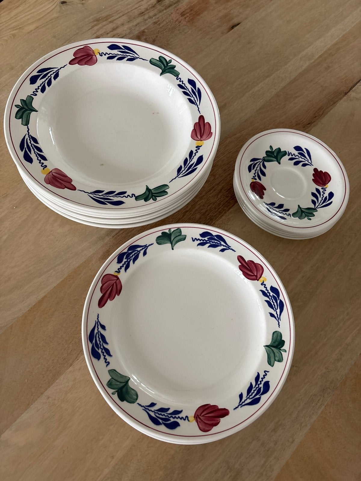 Boch boerenbont servies: 6 diepe, 6 ontbijt, 5 schotels, Gebruikt, Keramiek, Ophalen of Verzenden, Bord(en)