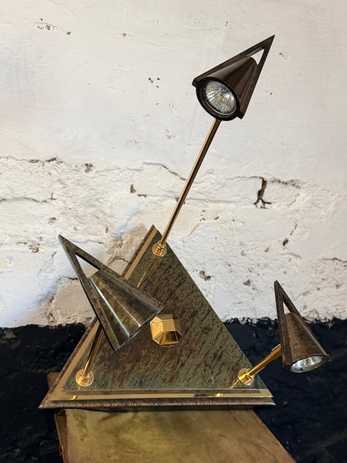 Vintage Focus lamp plafondlamp driehoek messing spots, Gebruikt, Inclusief lichtbron, Vintage, Ophalen of Verzenden