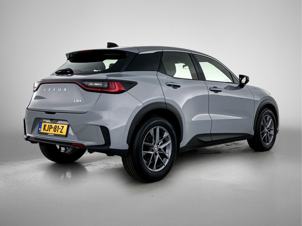Lexus LBX 2WD | Achteruitrijcamera | Lichtmetalen Velgen | L, 12 maanden, Gebruikt, 1490 cc, Bedrijf