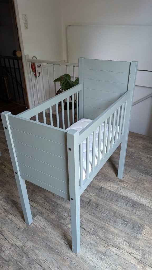 Kidsmill Noa Wieg Zeegroen met Matras, moltons en hoeslakens, Ophalen, Gebruikt, Wieg