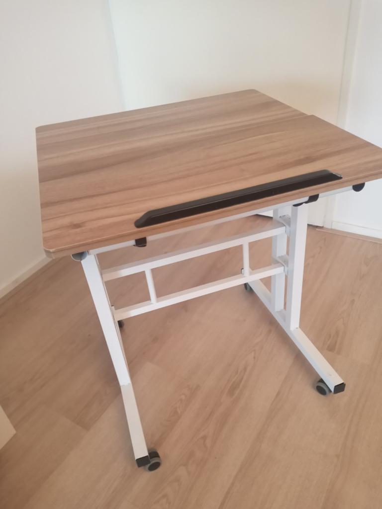 Verstelbaar tafeltje op wielen - 60x60 cm, 67 cm hoog, Huis en Inrichting, Tafels | Bijzettafels, Gebruikt, Vierkant, 60 cm of meer