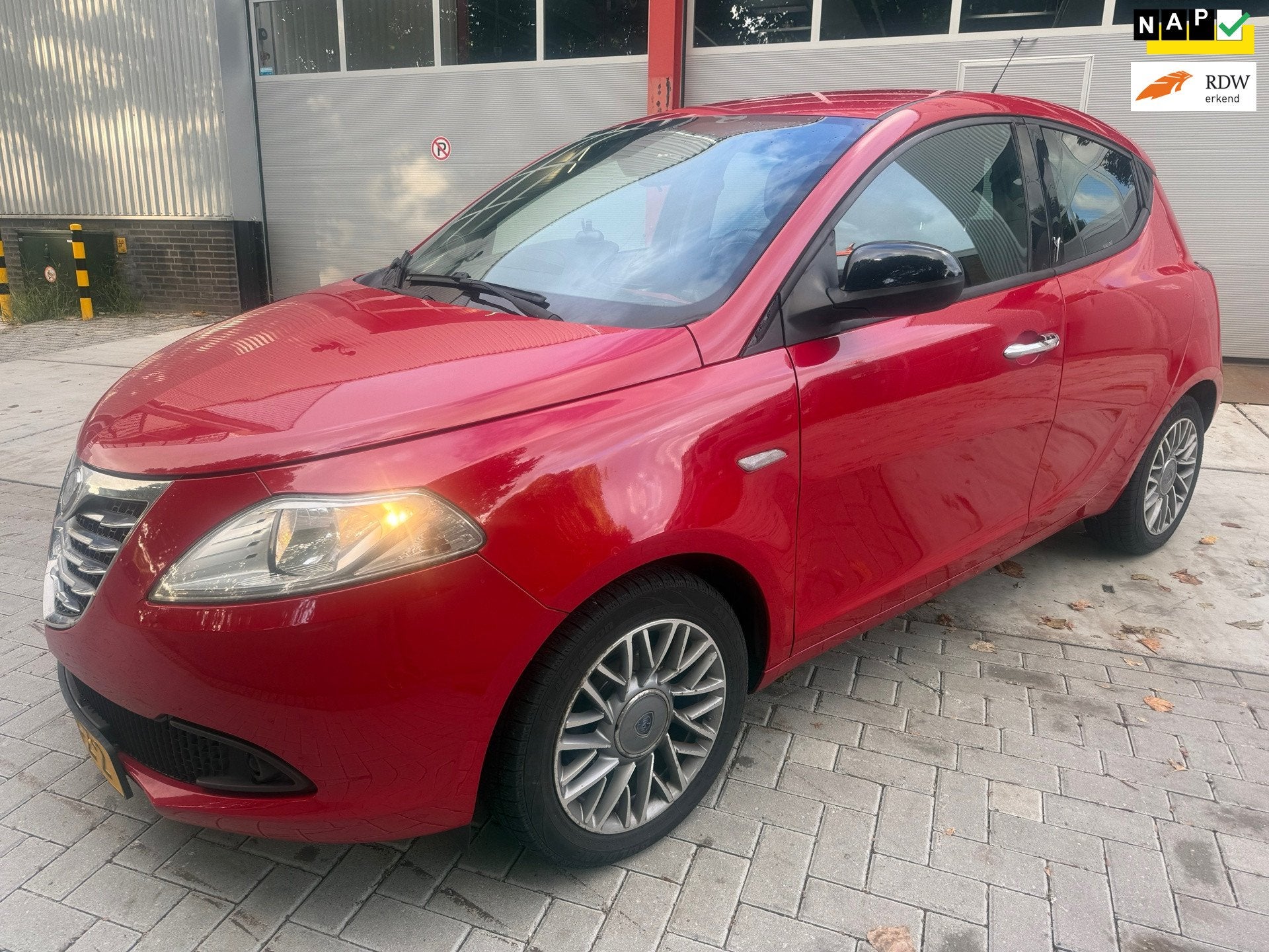 Lancia Ypsilon 0.9 TwinAir Black & Red, Auto's, Voorwielaandrijving, Euro 5, 86 pk, Gebruikt