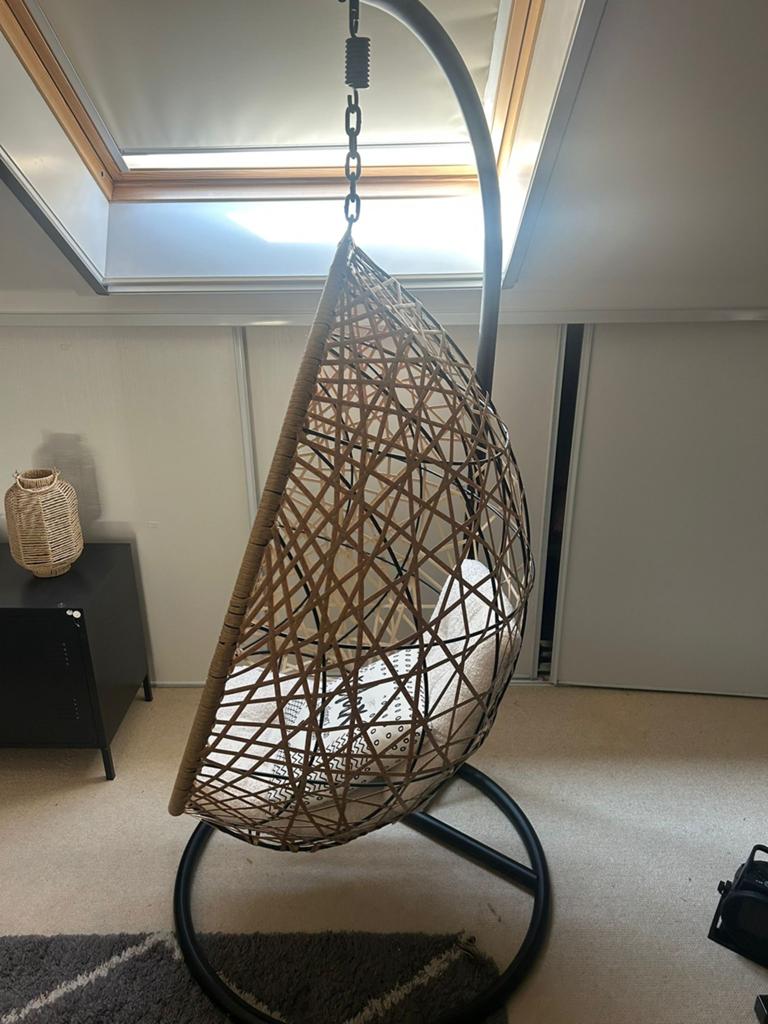 Mooie hangstoel (egg chair) met standaard te koop., Huis en Inrichting, Fauteuils, Ophalen of Verzenden, Zo goed als nieuw, 75 tot 100 cm