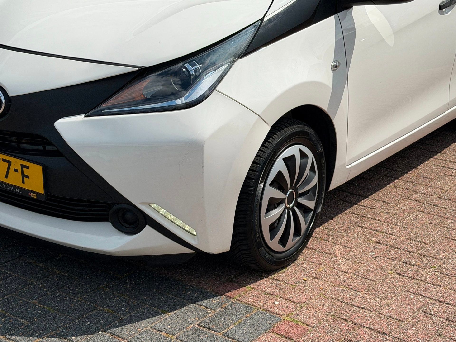Toyota Aygo 1.0 VVT-i x-now Airco|Cruise|TELEFOON|BovagGARAN, Auto's, Voorwielaandrijving, 12 maanden, Stof, Gebruikt