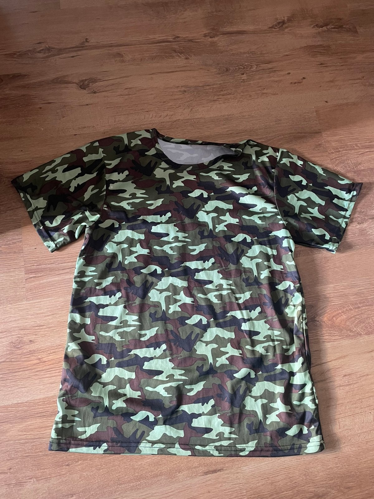 Tshirt shirt army leger print  M carnaval thema feest, Ophalen of Verzenden, Zo goed als nieuw, Groen