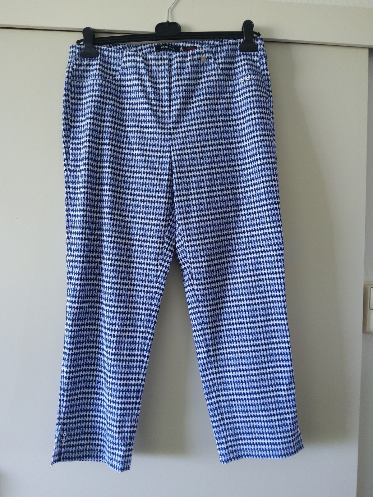 Robell Bella 09 Capri Broek Blauw/Wit Houndstooth Maat 44, Kleding | Dames, Broeken en Pantalons, Blauw, Maat 42/44 (L), Ophalen of Verzenden