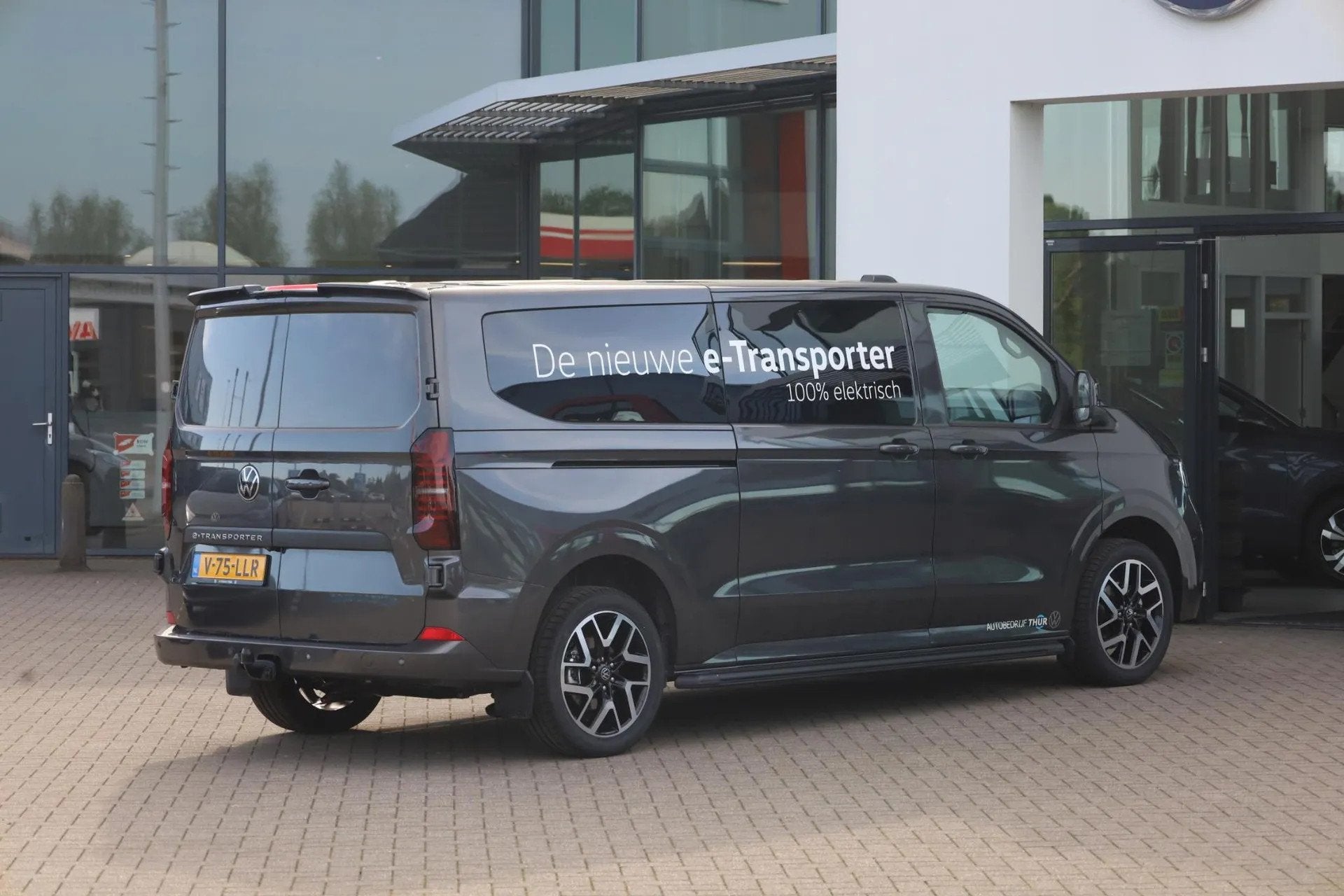 Foto 3 van Volkswagen E-Transporter 32 L2H1 Bulli 64 kWh (bj 2025)