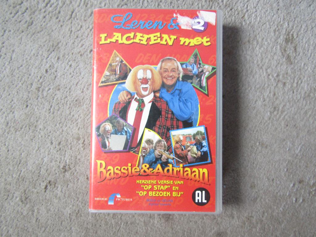 Videoband: Bassie & Adriaan Leren en lachen deel 2 OPHALEN, Cd's en Dvd's, VHS | Kinderen en Jeugd, Ophalen, Gebruikt, Alle leeftijden