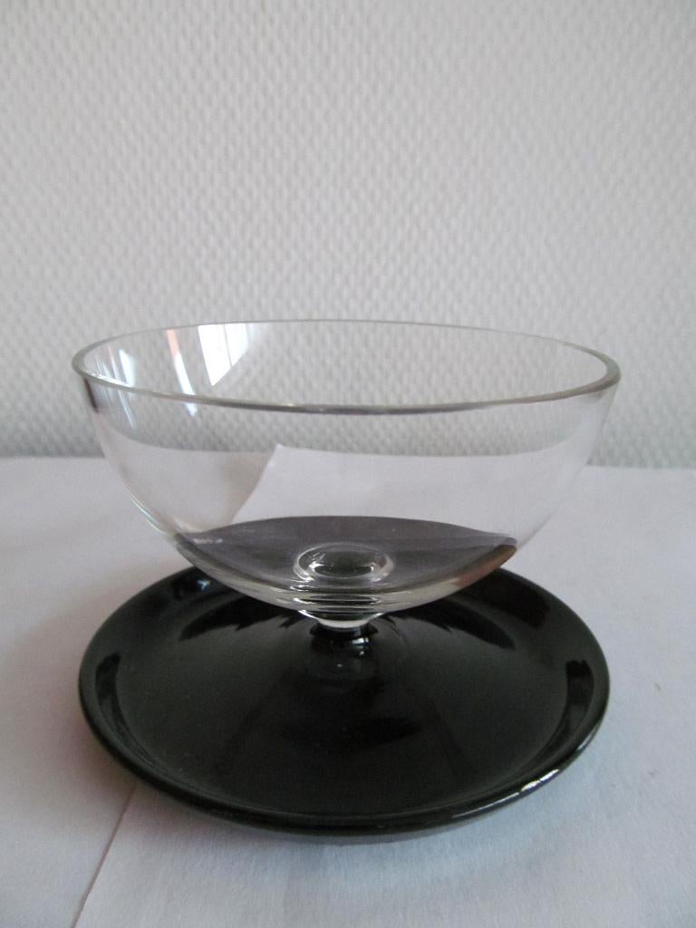 Dessert glas zwarte schotel voet, Leerdam., Ophalen