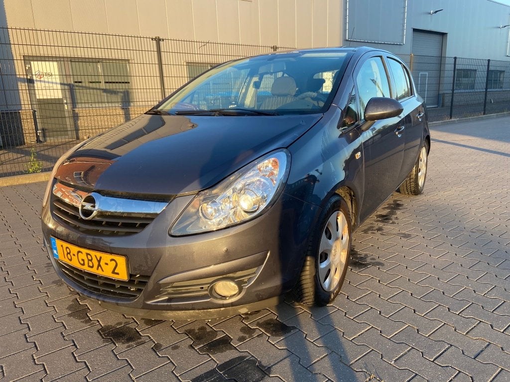 Opel Corsa 1.4 16V 5D 2008 Grijs, Voorwielaandrijving, Zwart, 4 cilinders, 49 €/maand