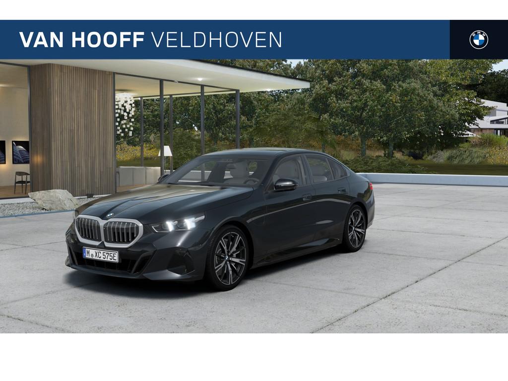 BMW 5 Serie 550e xDrive M Sport Automaat / Adaptief M Onders, Automaat, Leder, Hybride Elektrisch/Benzine, 2998 cc