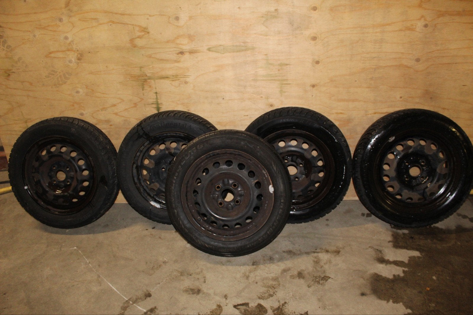 4 wielen met relatief nieuwe banden + thuiskomer Citroen C1, Auto-onderdelen, Ophalen, 14 inch, Gebruikt, 155 mm