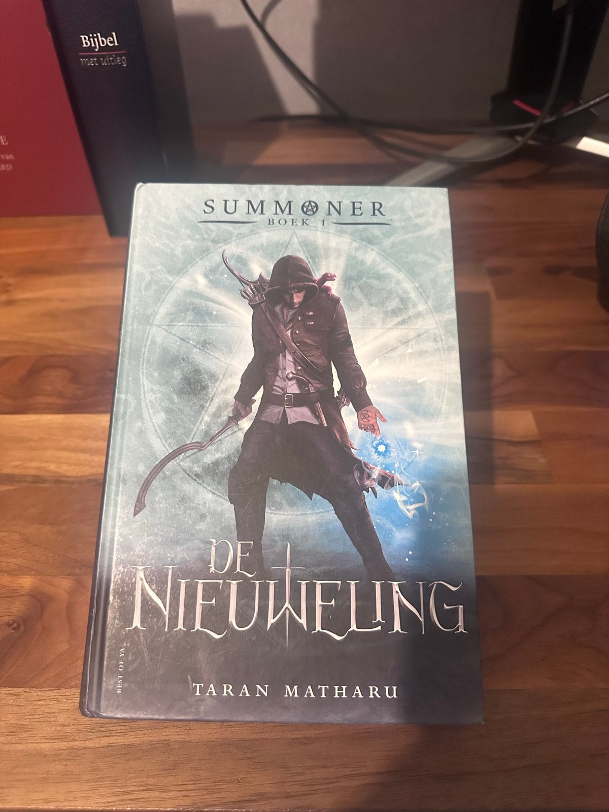Summoner Boek 1: De Nieuweling - Taran Matharu, Ophalen of Verzenden, Zo goed als nieuw