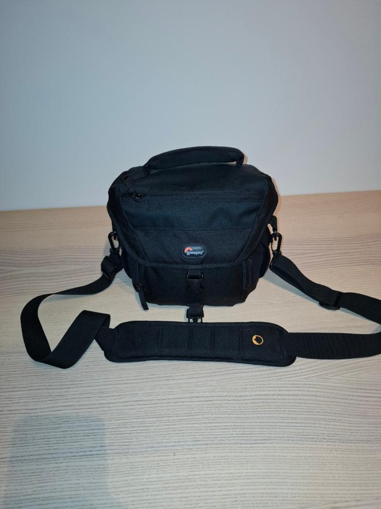 Lowepro Nova 160 AW, Ophalen of Verzenden, Zo goed als nieuw, Schoudertas, Lowepro