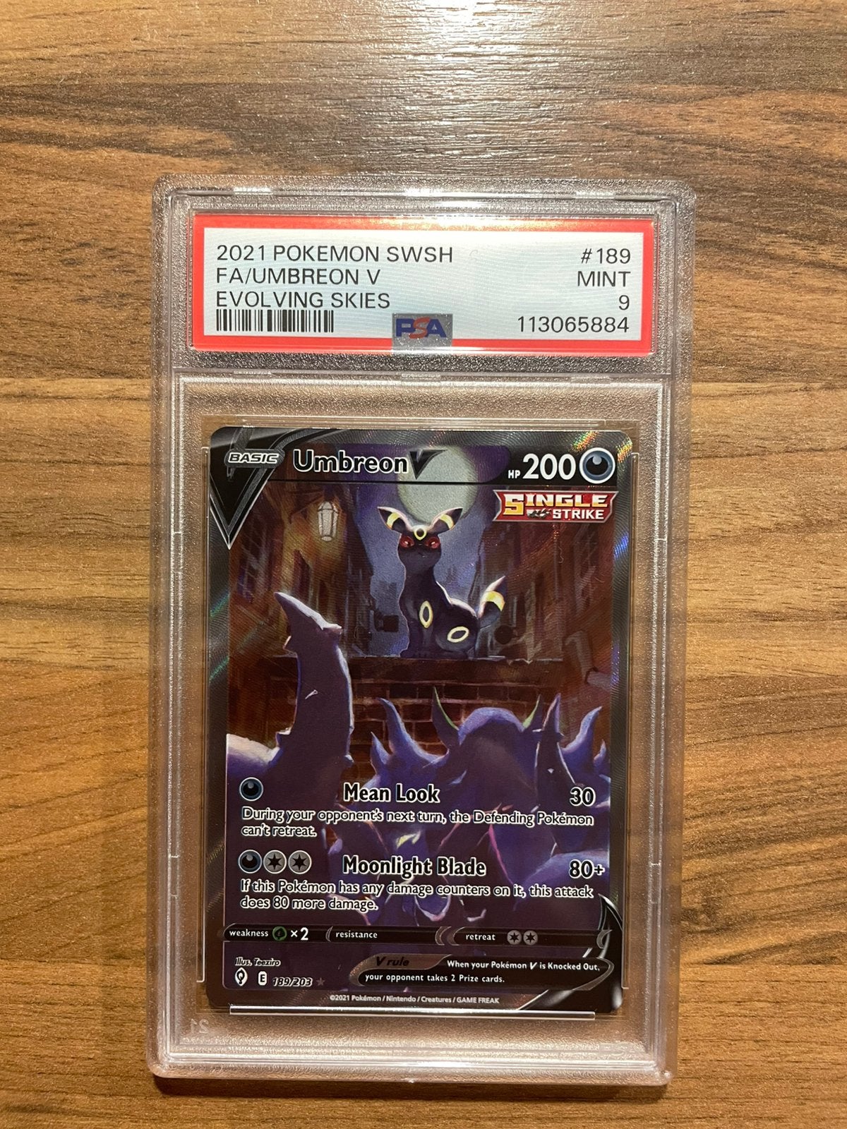 Umbreon 189/203 PSA 9 - Evolving Skies, Ophalen of Verzenden, Zo goed als nieuw, Losse kaart, Foil