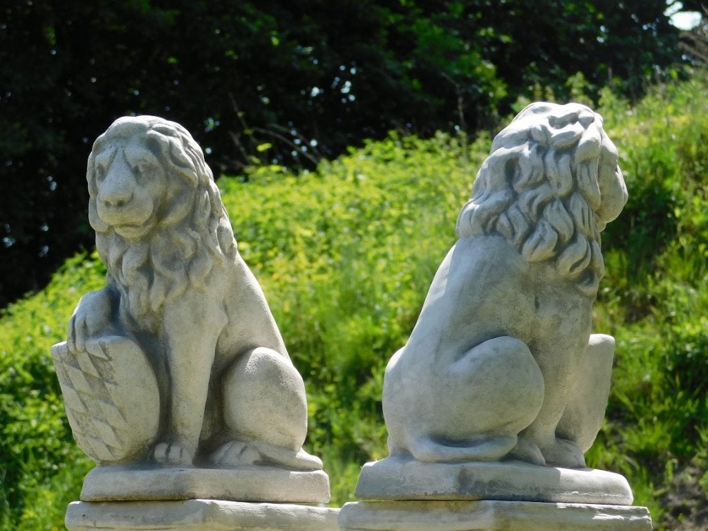Set Leeuwen met Schild op Sokkel - 94 cm - Steen, ., Ophalen of Verzenden, ., .