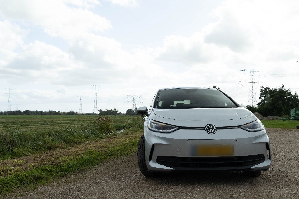 Volkswagen ID.3 Pro – 2025 - Zilver - Fabrieksgarantie, Automaat, Dealer onderhouden, 1715 kg, 0 kg
