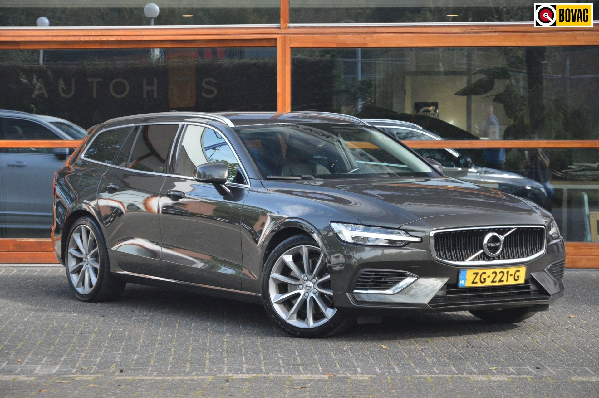 Volvo V60 T5 Momentum| Trekhaak| Camera | BLIS | Adaptive Cr, Auto's, 4 cilinders, 1969 cc, 93 €/maand, 750 kg