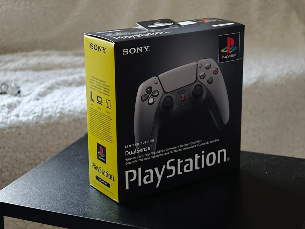 DualSense 30th Anniversary Controller - Playstation 5, Spelcomputers en Games, Spelcomputers | Sony PlayStation Consoles | Accessoires