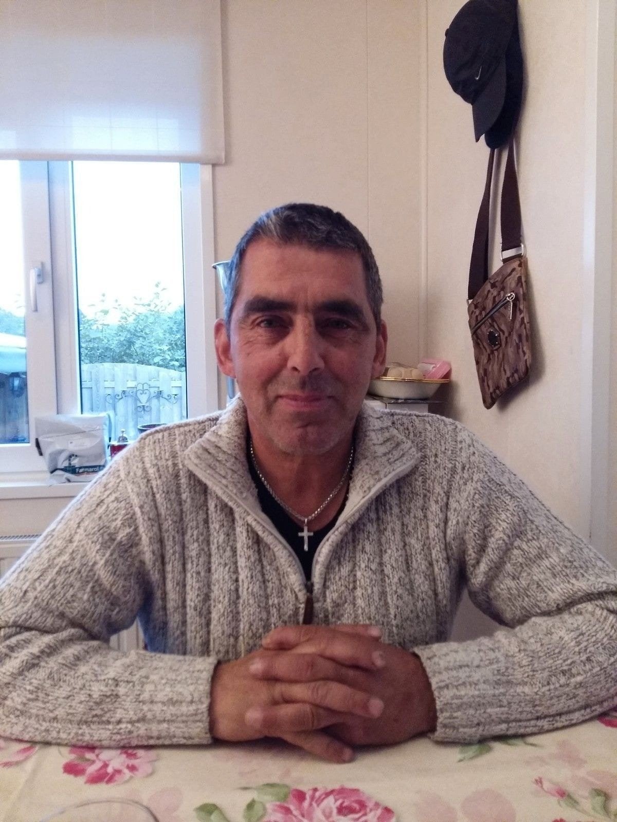 Man 69 zoekt contact met n leukespontane vrouw