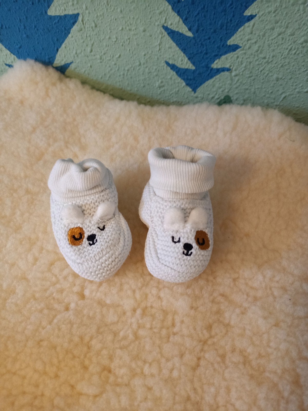 Gebreide babyslofjes met honden gezichtje, Ophalen of Verzenden, Zo goed als nieuw, Onbekend, Jongetje of Meisje