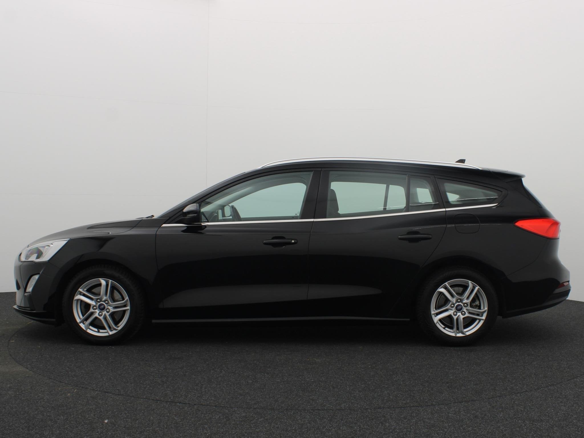 Ford Focus Wagon 1.5 EcoBlue Trend Edition Business CARPLAY, Stof, Gebruikt, Euro 6, 4 cilinders