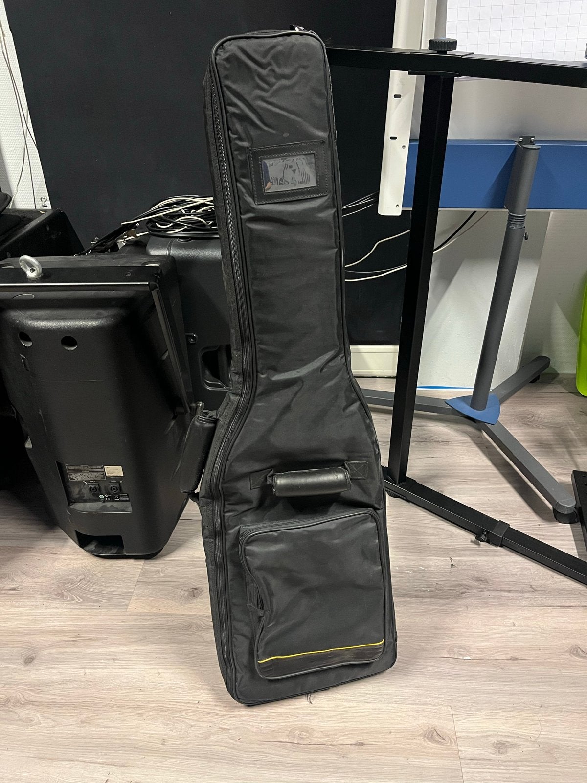 Zwarte gitaartas voor een basgitaar, Muziek en Instrumenten, Ophalen, Gebruikt, Elektrische basgitaar