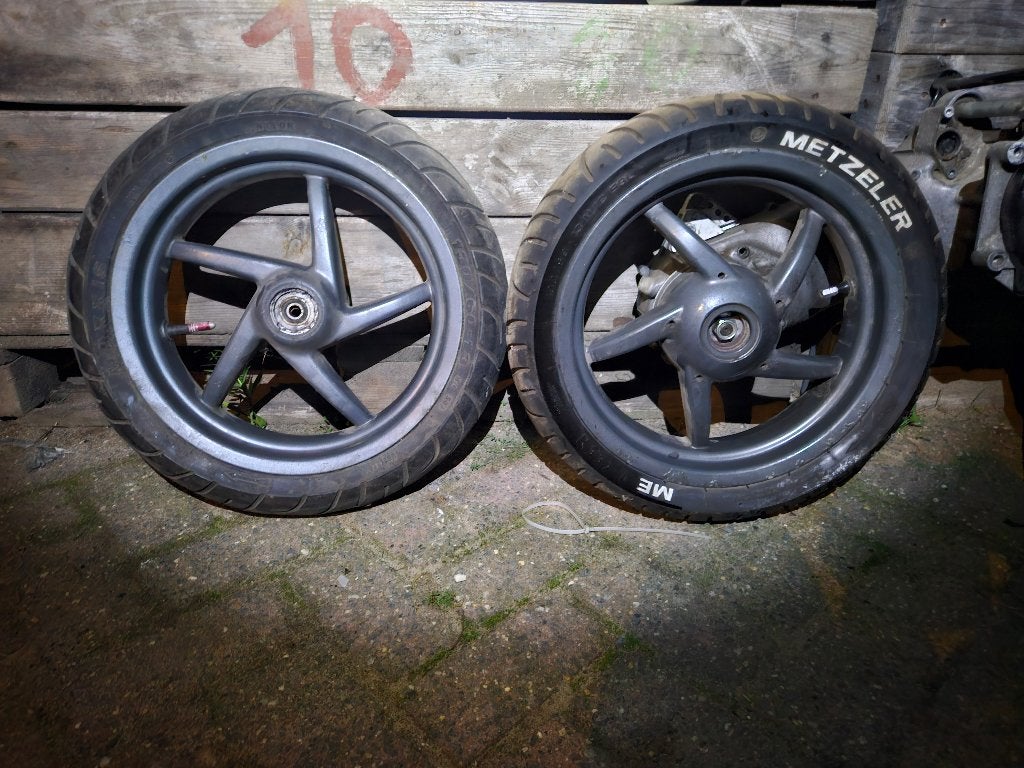 Velgen set Aprilia SR minarelli horizontaal SD wiel velg, Fietsen en Brommers, Aprilia, SR, Gebruikt, Aprilia