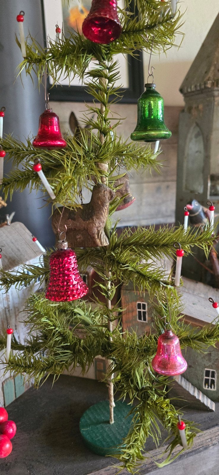 5 Antieke kersthangers klokjes rood groen roze feathertree, Ophalen of Verzenden