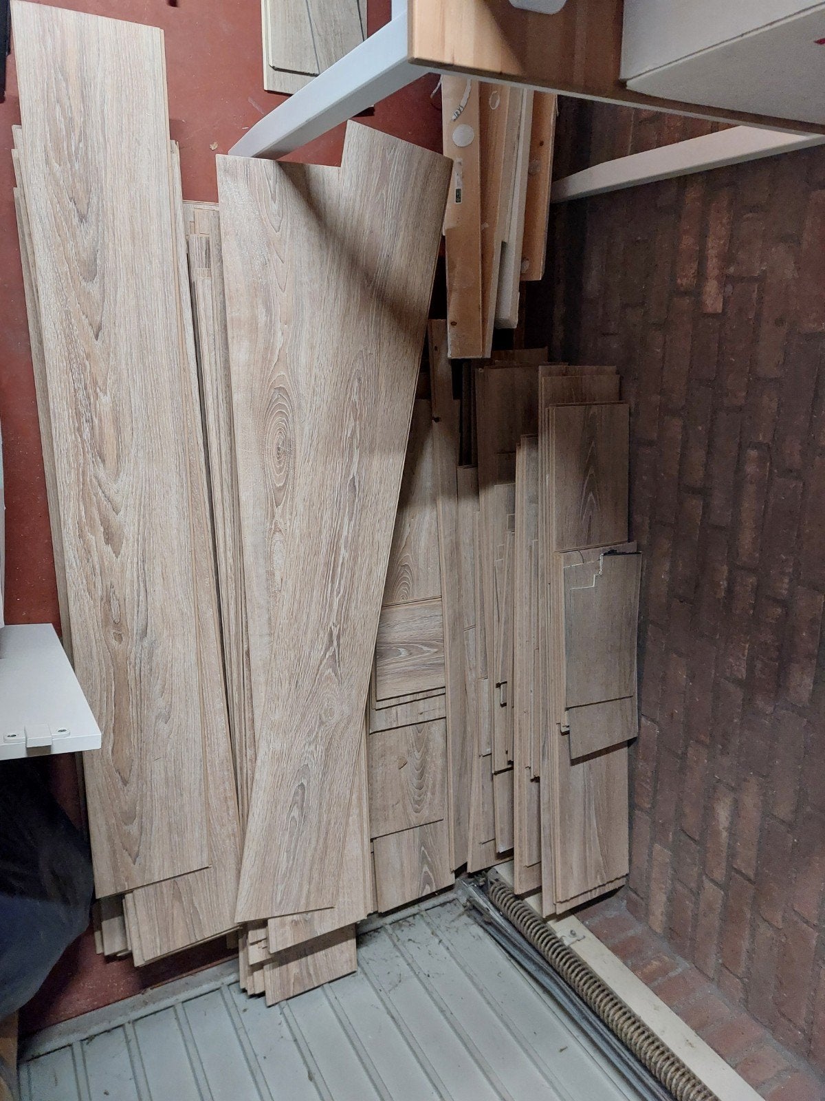 Gratis kliklaminaat inclusief plinten en ondervloer, Ophalen, 50 tot 150 cm, 10 m² of meer, 10 tot 30 cm