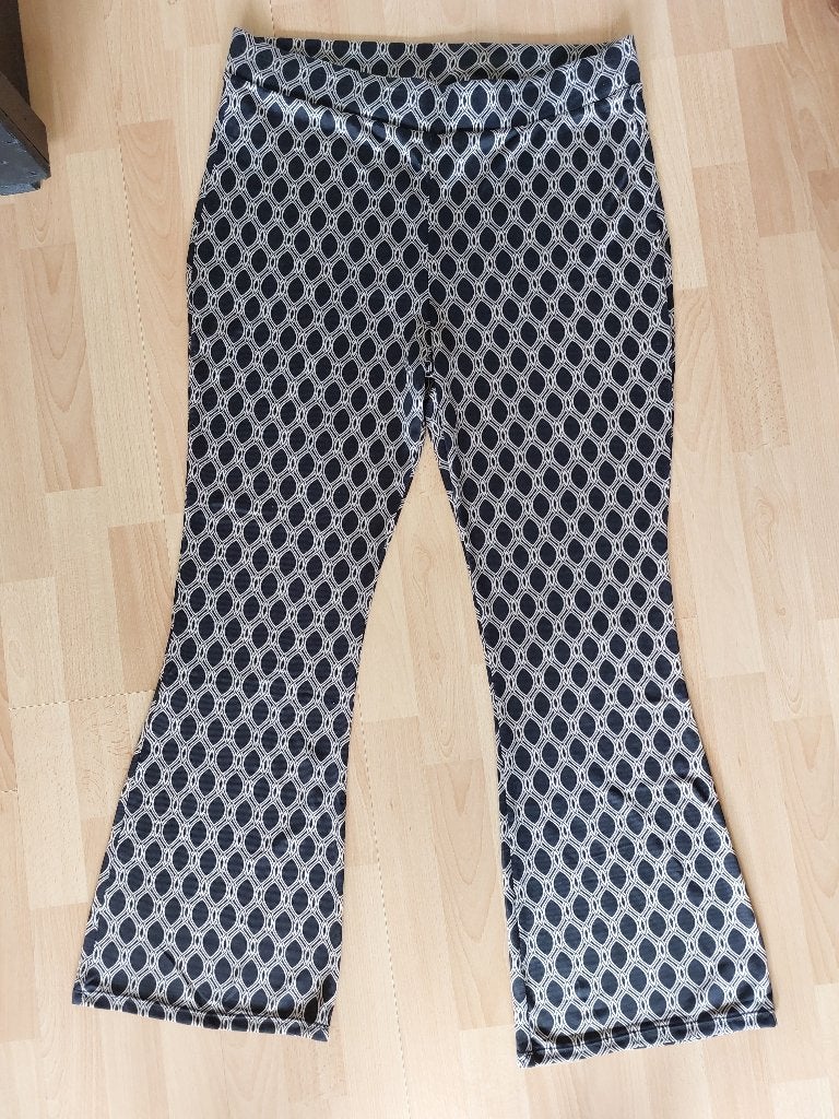 NIEUW! Grafische flared tregging broek van Pescara maat XXL, Kleding | Dames, Verzenden, Zwart, Pescara, Nieuw