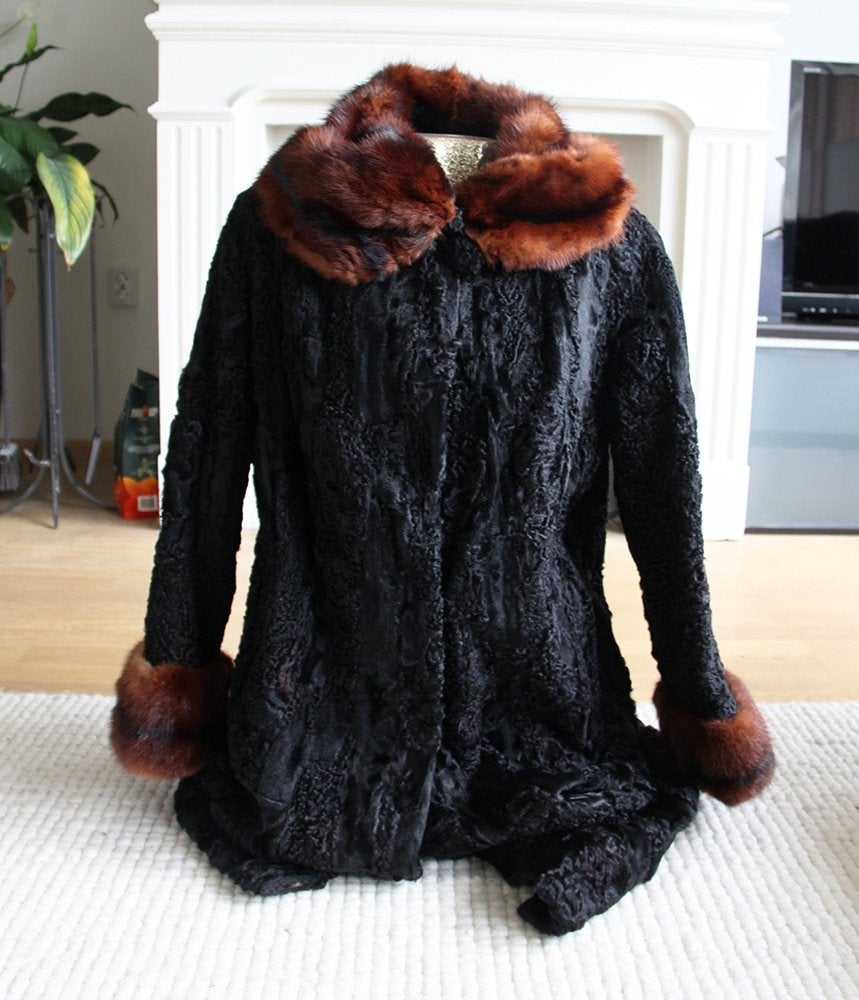 Prachtige Zwarte Bont Jas (L) € 175,-