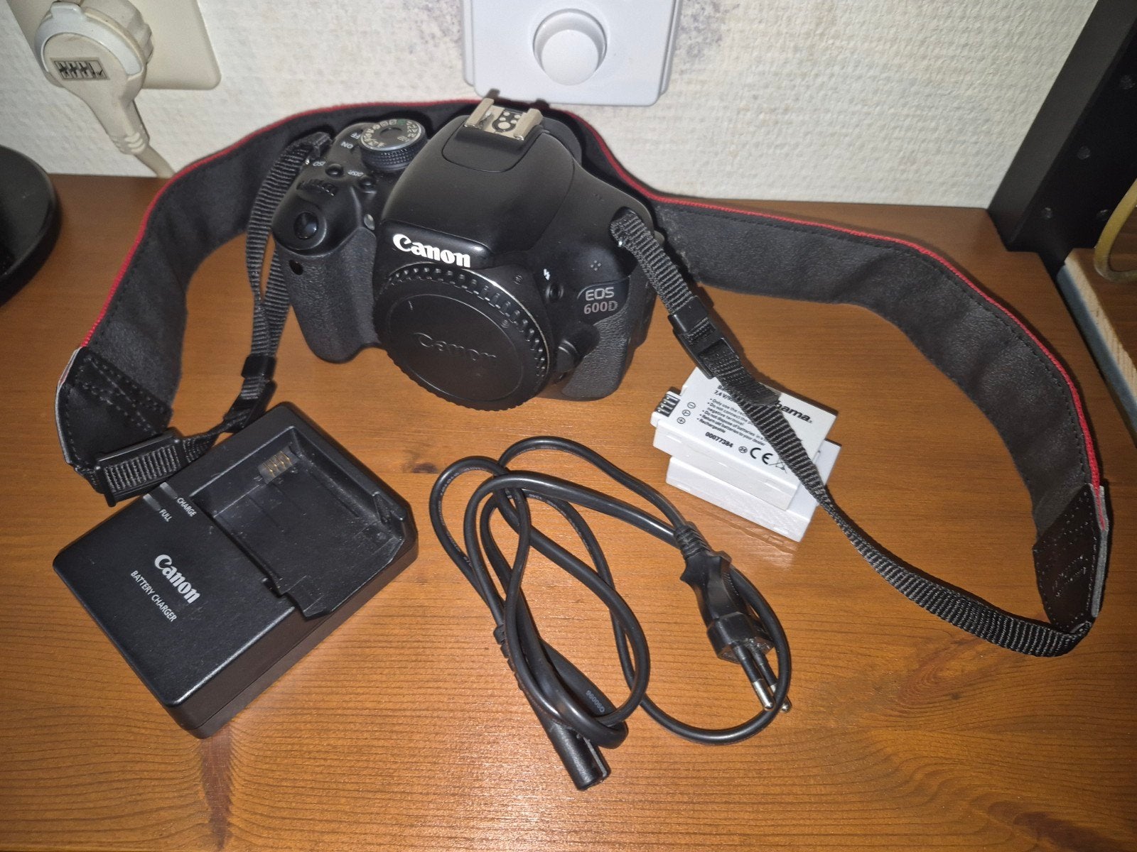 Canon EOS 600D body met weinig clicks.