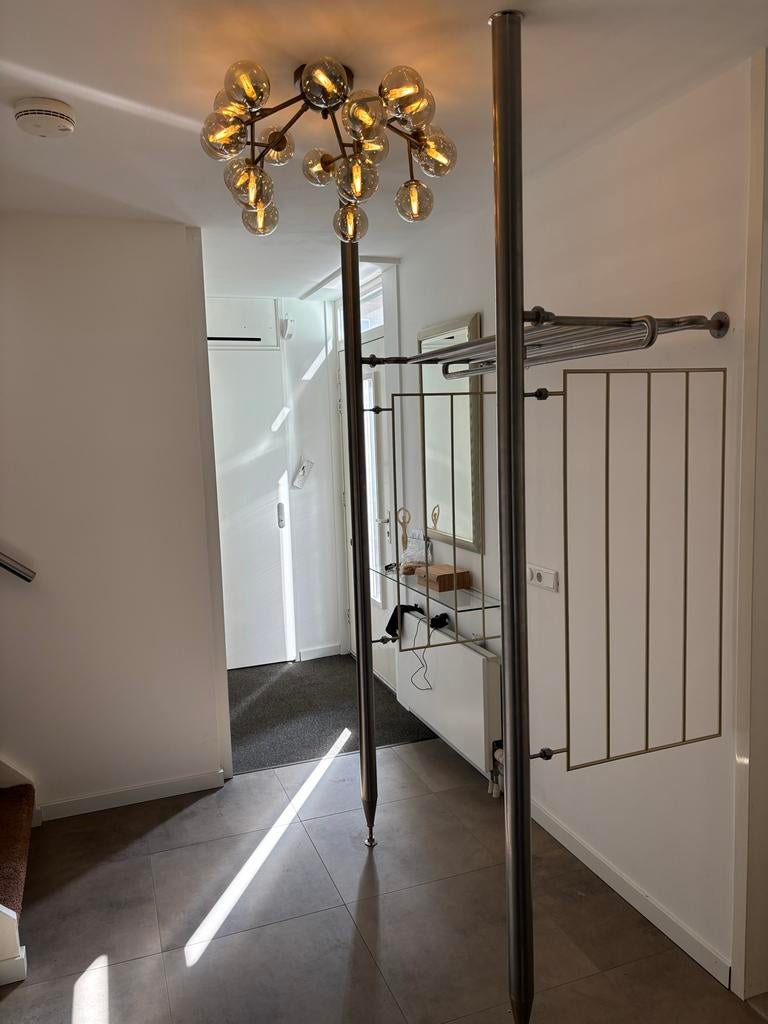 Moderne RVS Kapstok - Plafond tot Vloer, Huis en Inrichting, Ophalen, 200 cm of meer, Zo goed als nieuw, Metaal