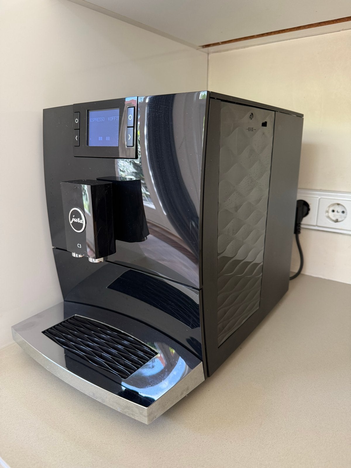JURA C3 Koffiemachine (1,5 jaar oud), Witgoed en Apparatuur, Ophalen, Afneembaar waterreservoir, 10 kopjes of meer, Koffiemachine