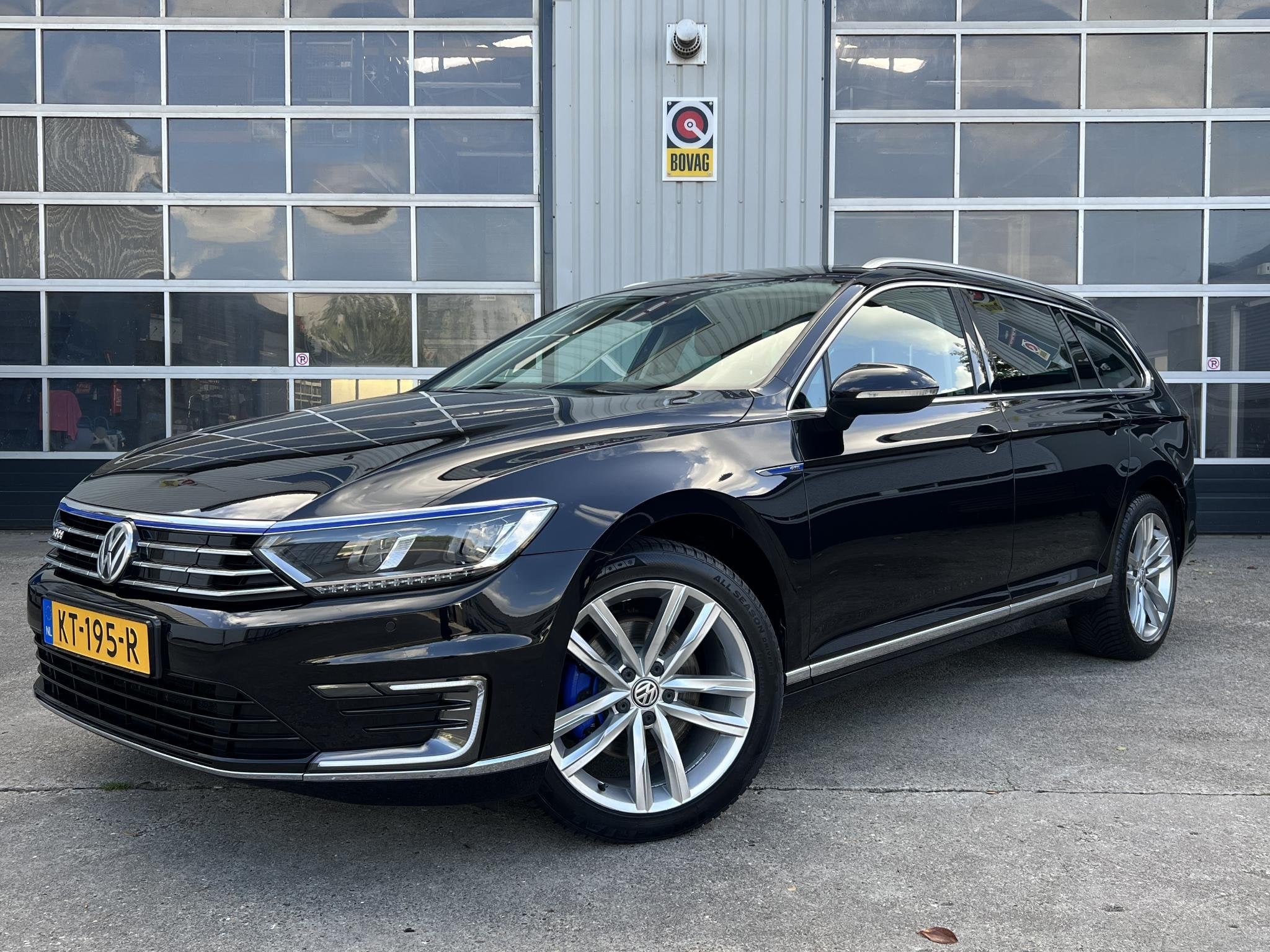 Volkswagen Passat Variant 1.4 TSI GTE Connected Series Plus, 4 cilinders, Zwart, Hybride Elektrisch/Benzine, 1600 kg