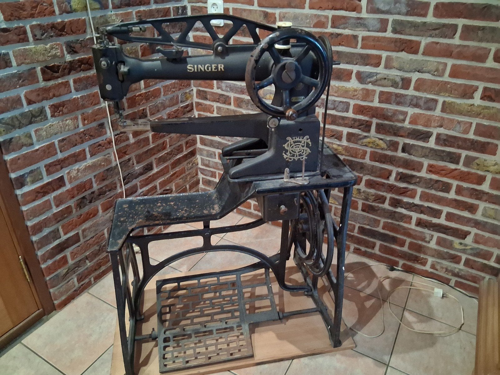 Nostalgische Singer schoenmakersnaaimachine, Ophalen
