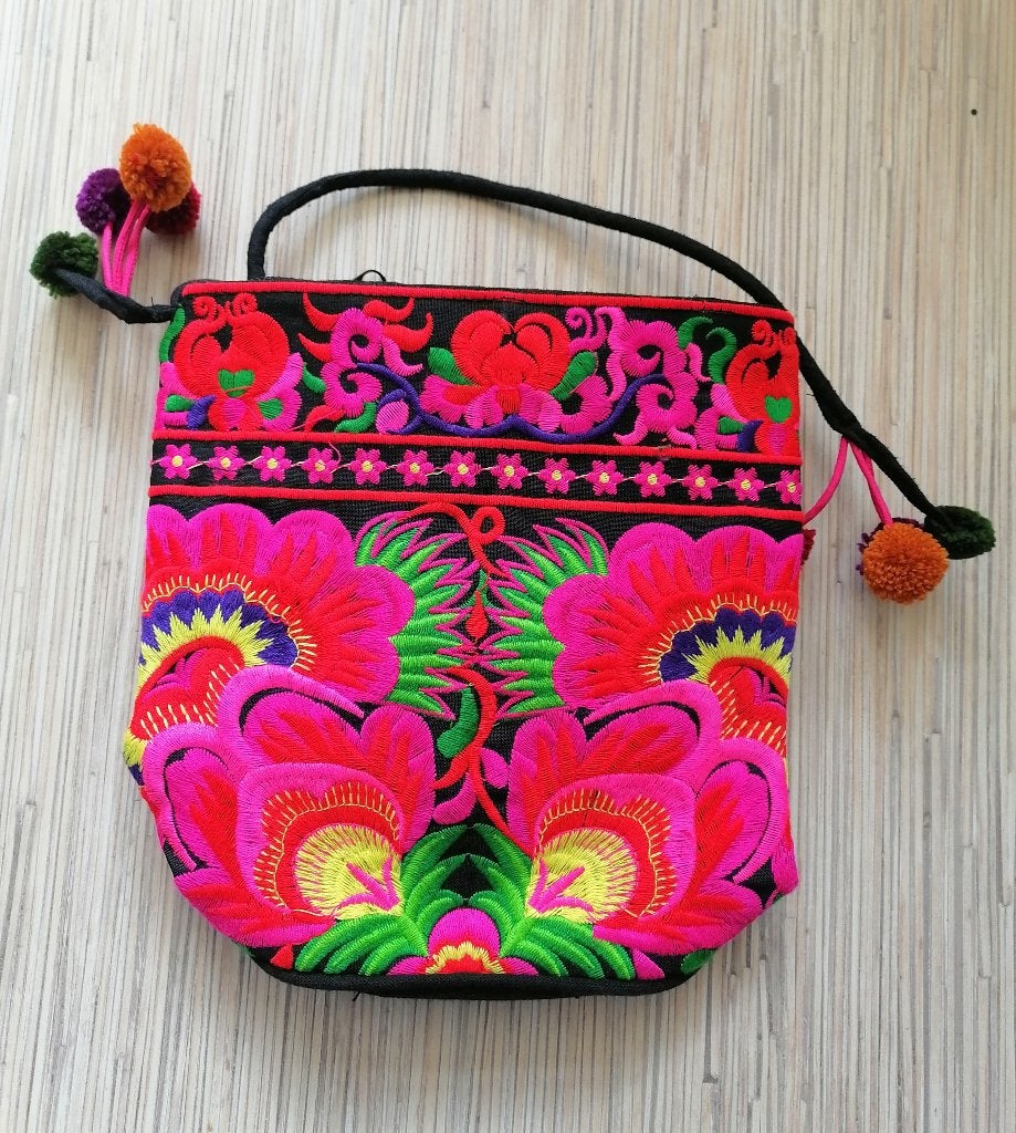 Nieuwe handgemaakte etnische Hmong schoudertasveelkleurig, Sieraden, Tassen en Uiterlijk, Tassen | Schoudertassen, Ophalen of Verzenden
