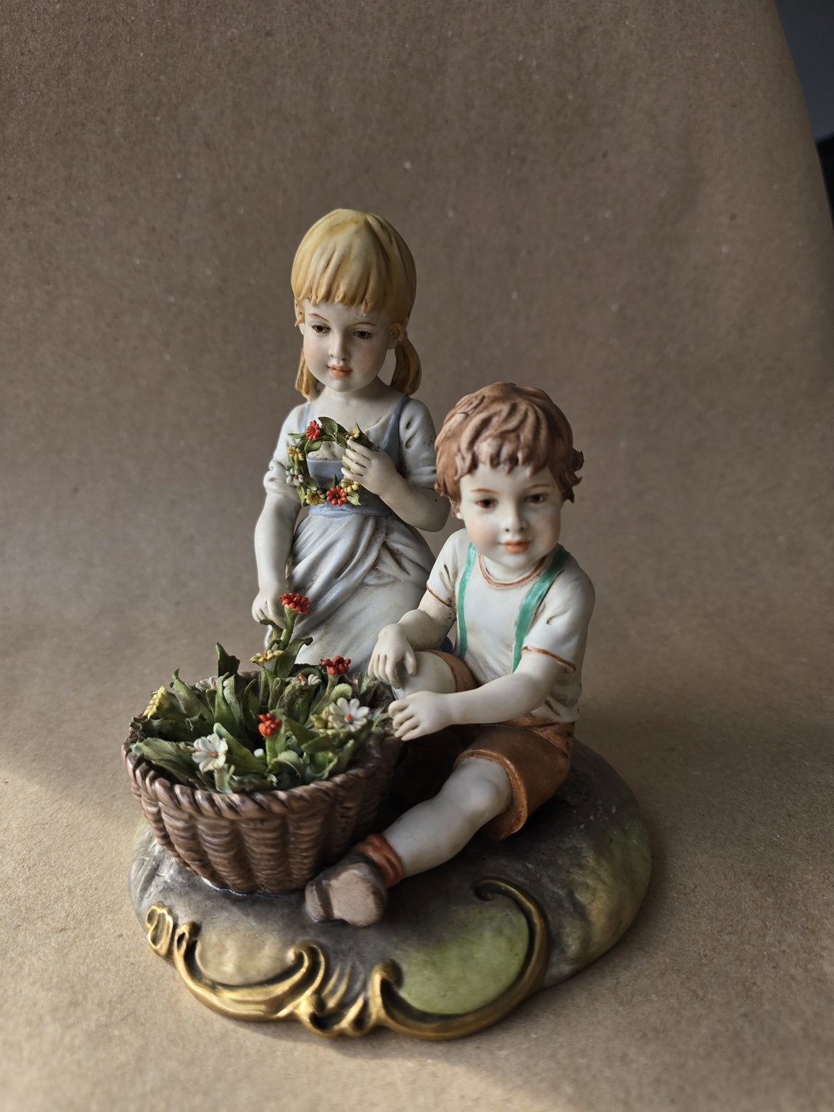 Luigi Benacchio Italiaans beeld kinderen met bloemen, Verzamelen, Beelden en Beeldjes, Ophalen of Verzenden, Zo goed als nieuw