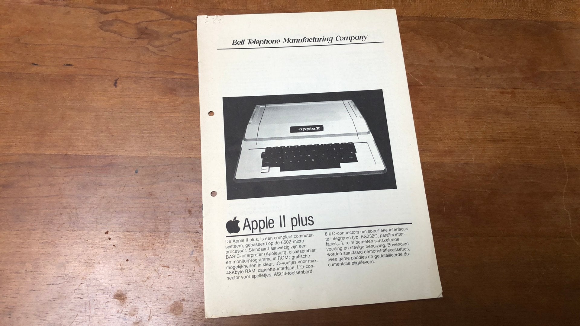 Apple II Plus brochure Bell Telephone & Compac Computers, Ophalen of Verzenden