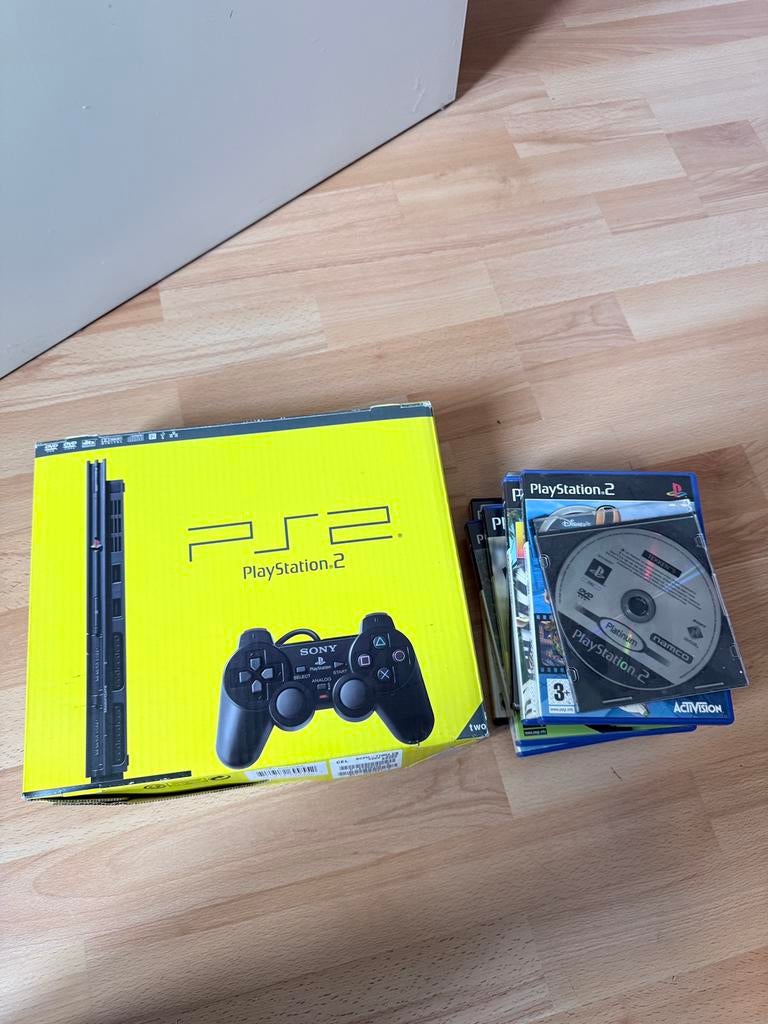 Playstation 2 slim met spelen, Spelcomputers en Games, Gebruikt, Zwart, Met games, Met 2 controllers