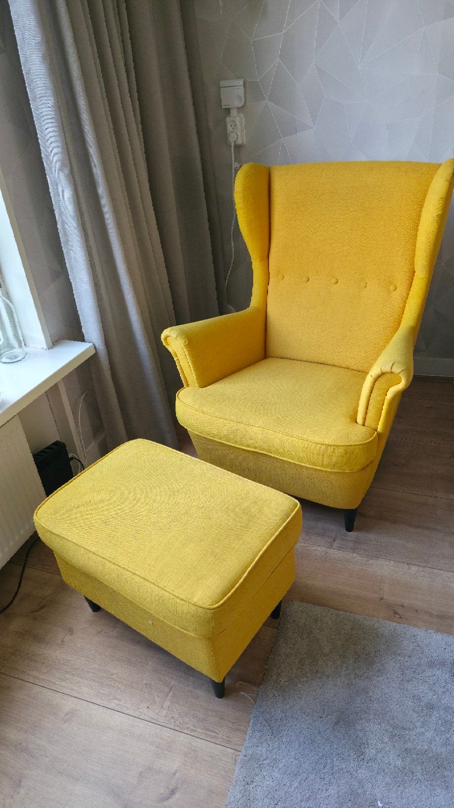 Gele IKEA fauteuil met voetenbank - Gebruikt, Huis en Inrichting, Ophalen, Gebruikt, 75 tot 100 cm, 50 tot 75 cm
