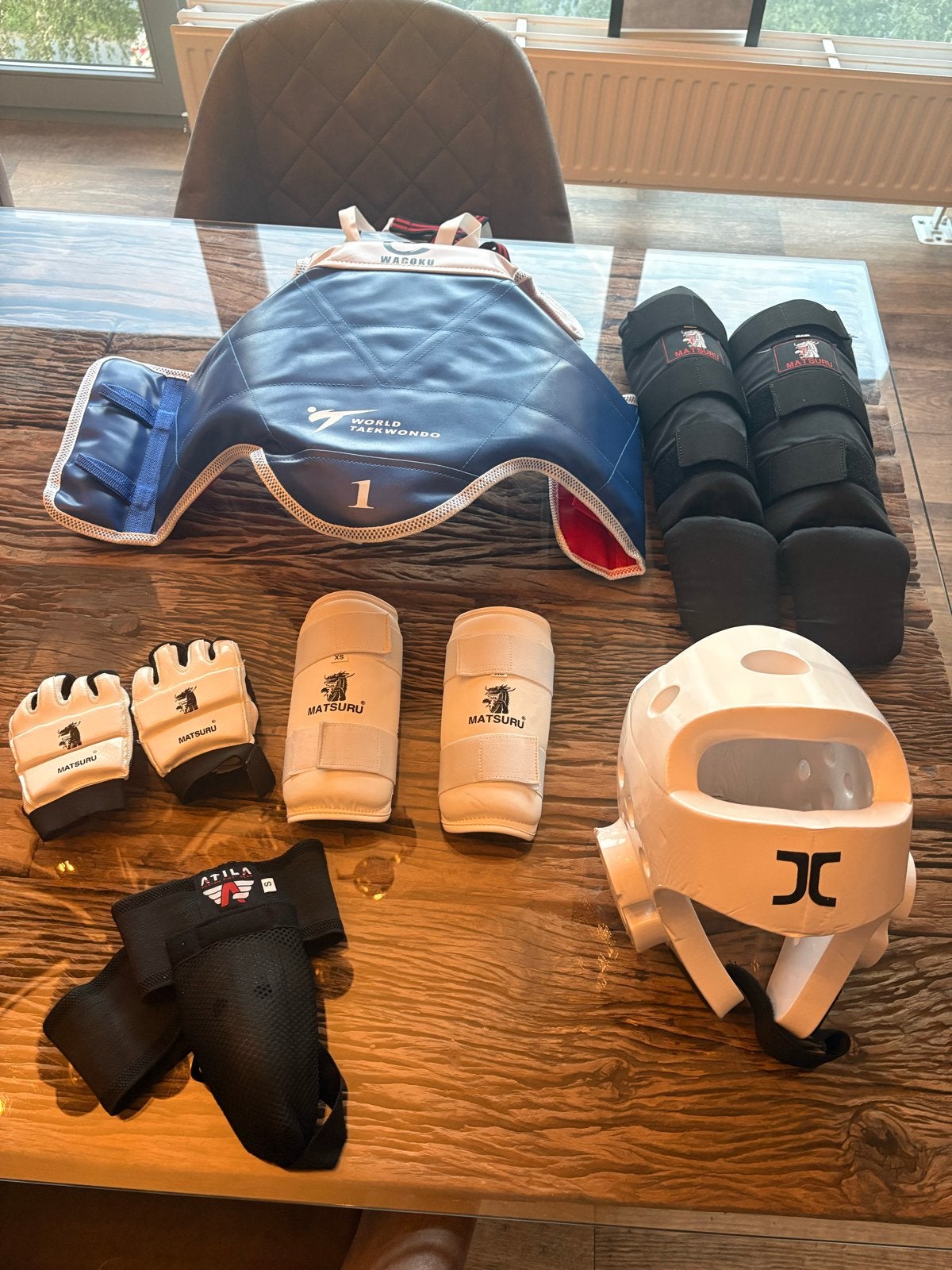 Complete Taekwondo Beschermerset - Zo goed als nieuw, Taekwondo, Maat XS of kleiner, Vechtsportbescherming, Ophalen of Verzenden