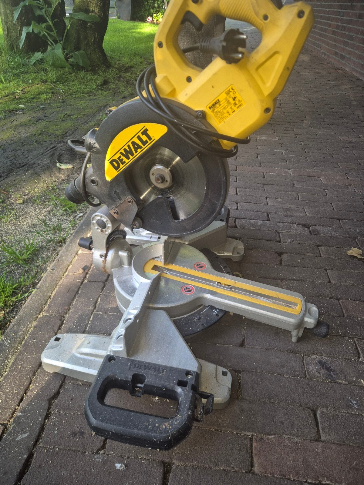 DeWalt DW5774-QS Afkortzaag, Ophalen, Gebruikt, DeWalt, 70 mm of meer
